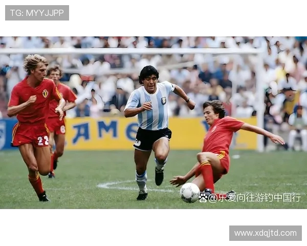 哈维西蒙斯的崛起之路：从年轻天才到足球界新星的精彩历程